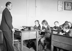 Miniatura: Pamiętasz szkołę w czasach PRL-u? Spróbuj...