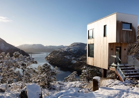 Lęk wysokości. Zima w&nbsp;hotelu <br>nad urwiskiem. Podróż...