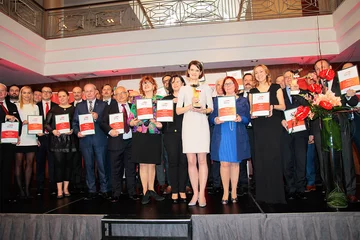 Orły Tygodnika „Wprost” 2016 na Pomorzu ENERGA S.A., Grupa Lotos S.A. oraz prezydent Gdyni Wojciech Szczurek zostali laureatami Orłów Tygodnika „Wprost” na Pomorzu. Nagrody wręczono w poniedziałek w sopockim Sheraton Hotel. Statuetkę w imieniu prezydenta Gdyni odebrała wiceprezydent Katarzyna Gruszecka-Spychała.