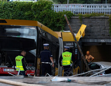 Miniatura: Wypadek autobusu miejskiego i 10 aut w...