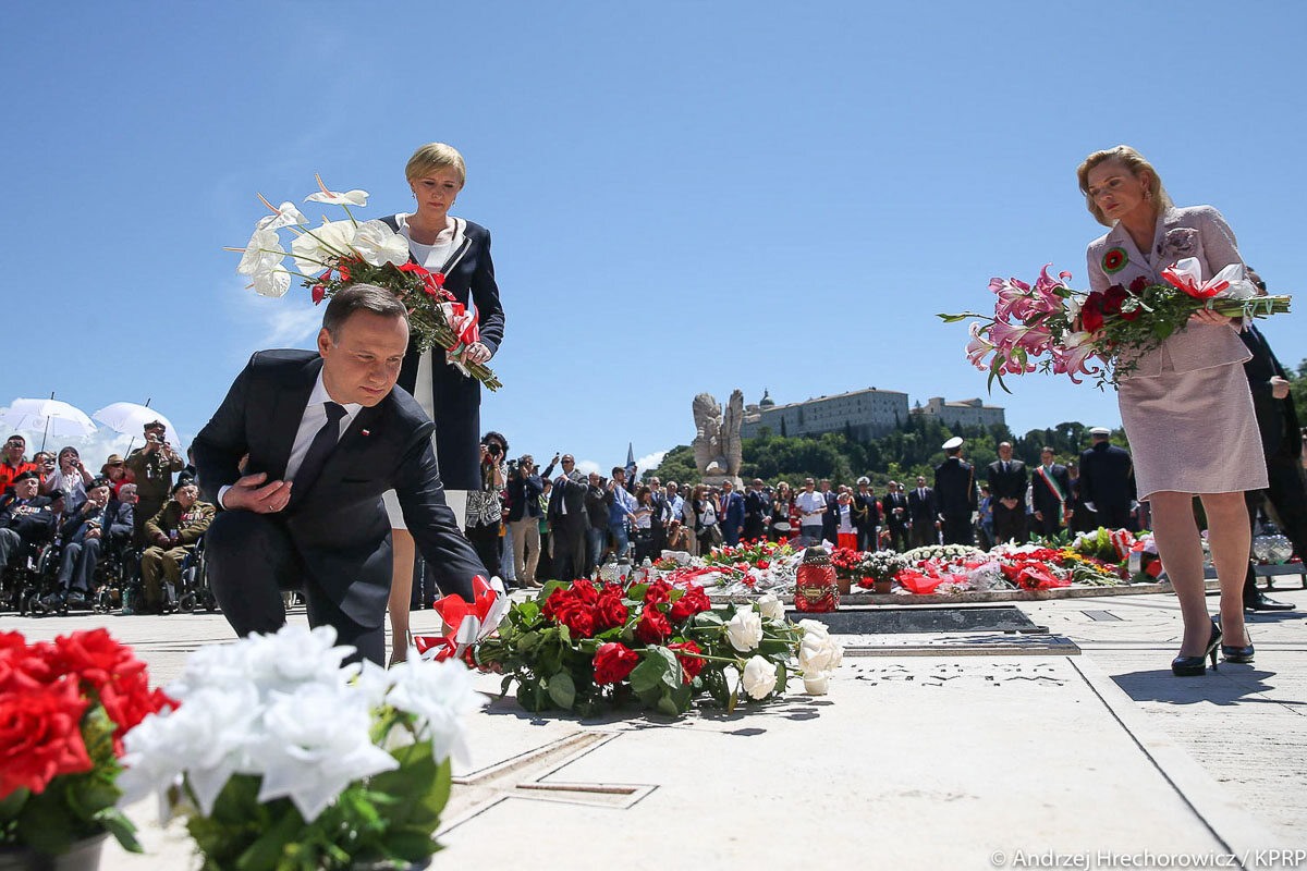 Prezydent RP z Małżonką na uroczystości z okazji 72. rocznicy Bitwy o Monte Cassino (18 maja 2016 r.) 