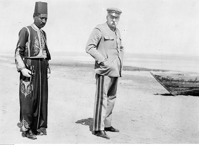Józef Piłsudski nad brzegiem Nilu lub w oazie Fajum w Egipcie, 1932 rok 