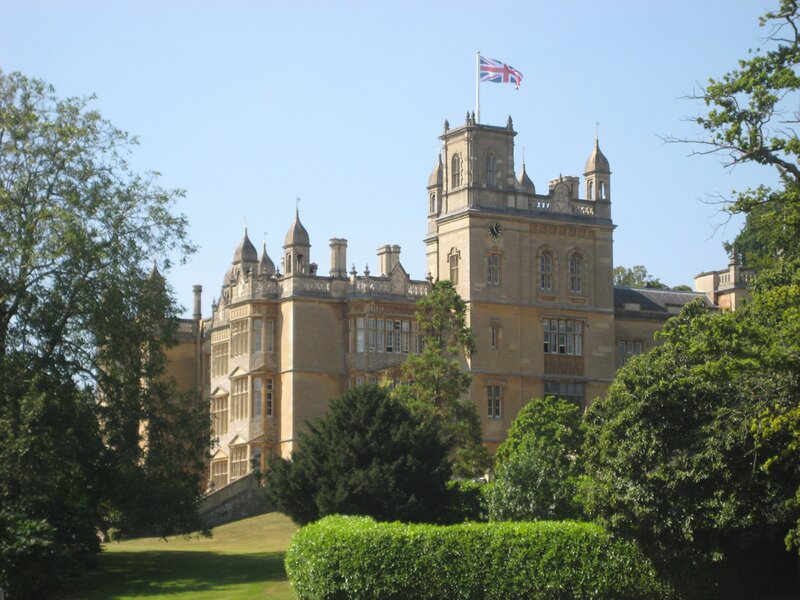 Posiadłość Englefield House w Berkshire, czyli filmowe Coopers Chase