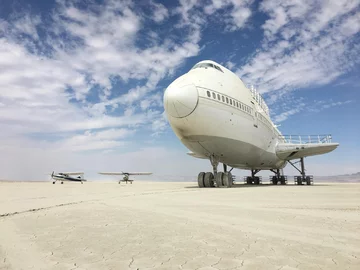 Boeing 747 pozostawiony na pustyni Black Rock po festiwalu Burning Man 