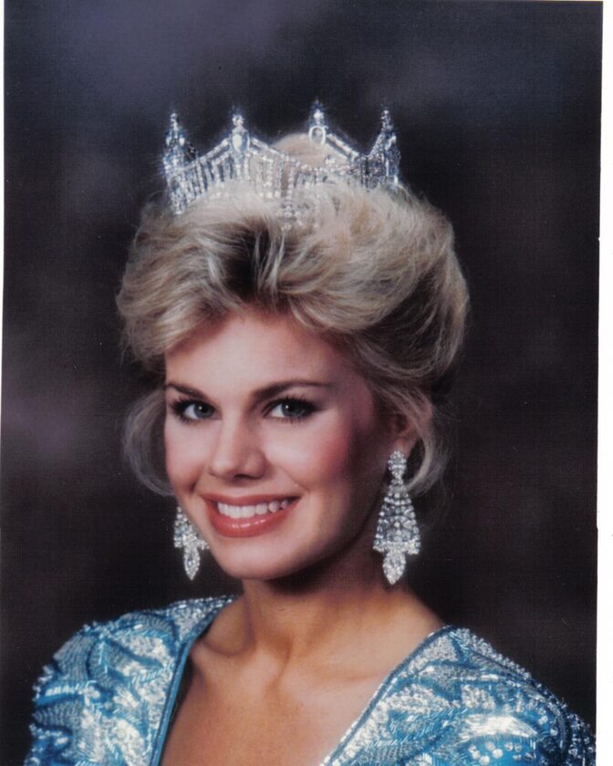 Miss America 1989 Gretchen Carlson 
