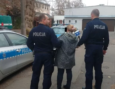 Miniatura: Chciała kupić znicze, zabrała pieniądze....