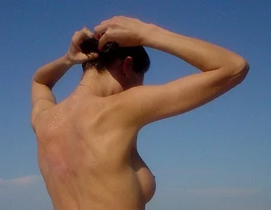 Miniatura: Nagością w ciemnogród. Naturyści PRL-u