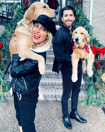 Kaitlyn Bristowe i Jason Tartick z psami 