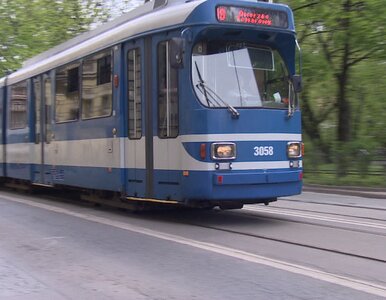 Miniatura: Kraków: Ciężarna urodziła na przystanku