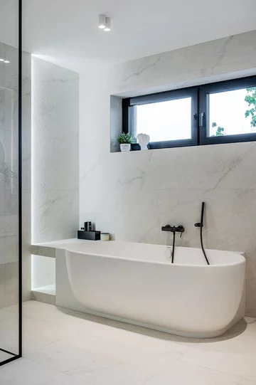 Dom słynnych influencerów: nowoczesne wnętrza pełne komfortu, elegancji i technologii 