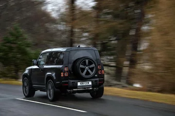 Land Rover Defender V8 