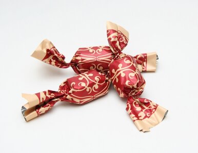 Miniatura: Rozdają cukierki, by zachęcić do...