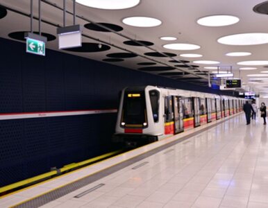 Tragiczny wypadek w metrze w Warszawie. Część linii M1 została wyłączona...