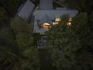 Minimalistyczny dom na klifie, projekt Matière Première Architecture 