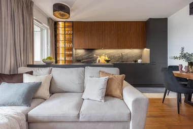 Mieszkanie z elegancko wykończonymi ścianami, projekt Decoroom