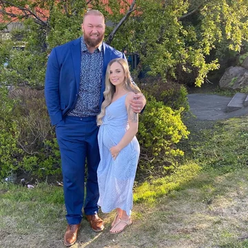 Hafþór Júlíus Björnsson i Kelsey Henson 