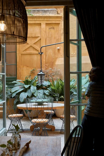 Stuletni dom w Hiszpanii, projekt wnętrz Marta Castellano-Mas 