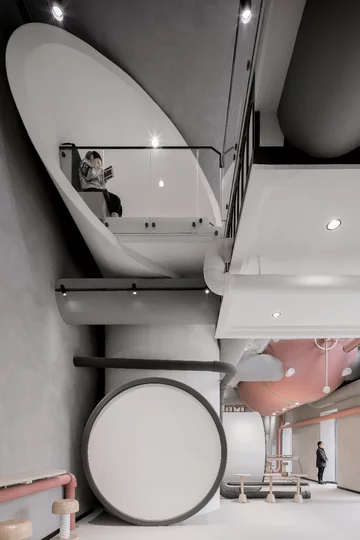 Dawna fabryka zmieniona w centrum nowych technologii i co-working dla specjalistów z branży, Powerlong Ideas Lab, projekt X+Living v2com, 3798-02