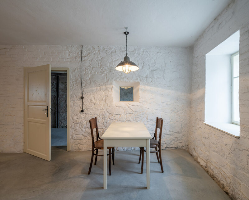 Nowoczesne mieszkanie w starym domu, projekt Atelier 111