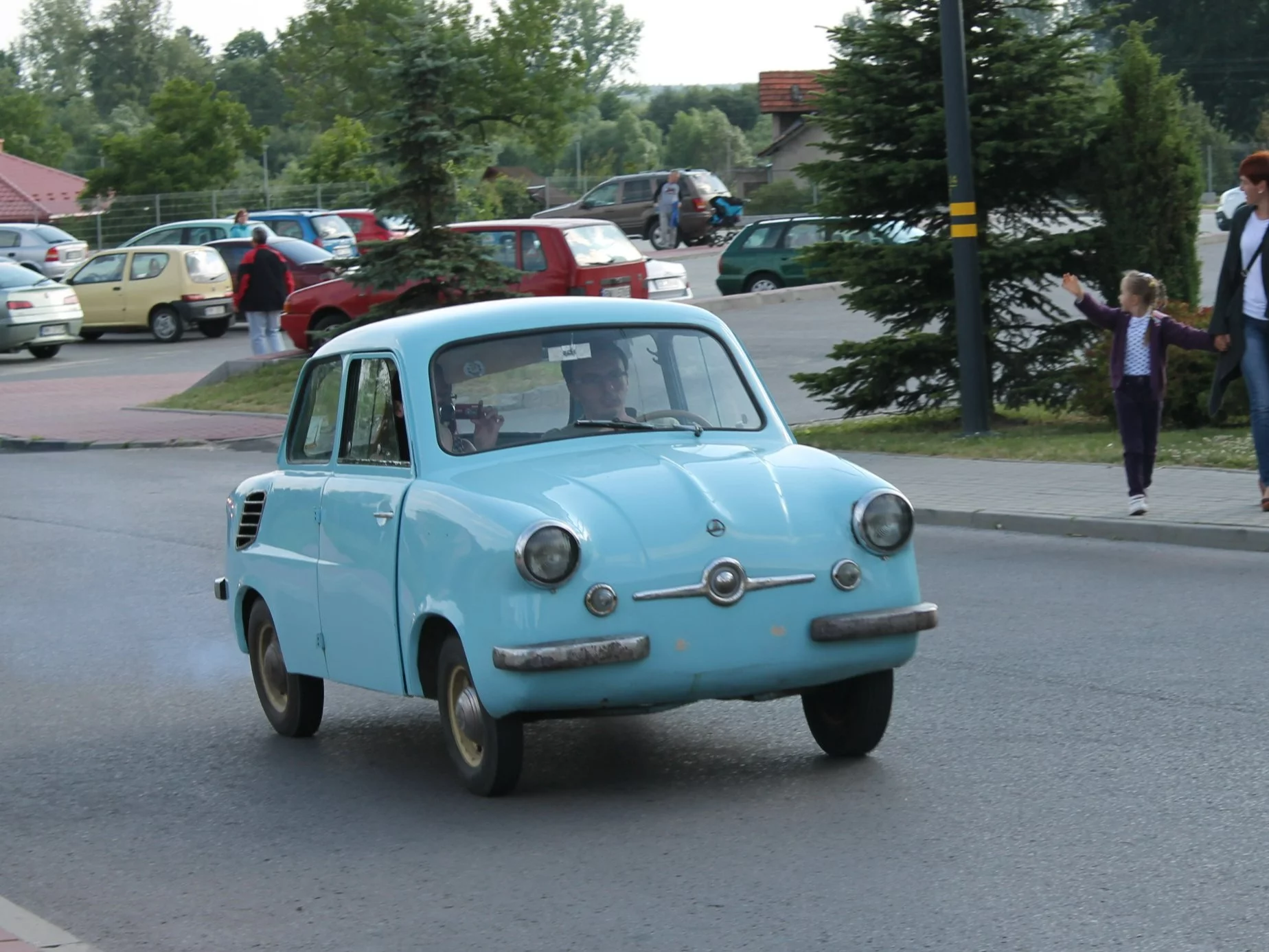 Gdzie był produkowany samochód Mikrus-300?