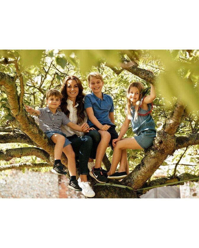 Księżna Kate i książę William z dziećmi 