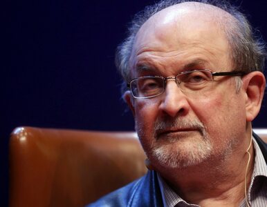 Nowe informacje w sprawie ataku na Salmana Rushdiego. Wiadomo, w jakim...