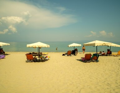 Miniatura: Piaszczysta plaża i słońce. Ucieknij na...