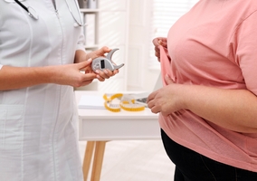 Lek zamiast ćwiczeń na&nbsp;odchudzanie? Czy&nbsp;zwiększy szansę...