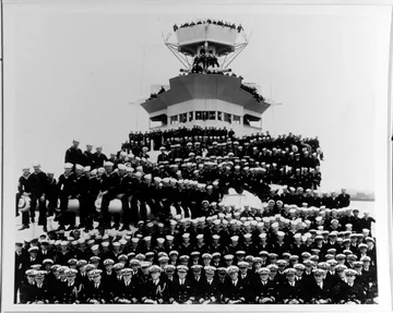 Załoga na tle USS Indianapolis, 1937 rok 