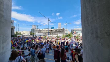 Tłumy ludzi na Paradzie Równości w Warszawie 