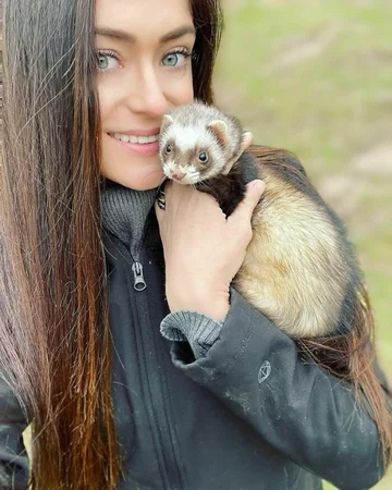 Adri Rachelle i jej zwierzak 