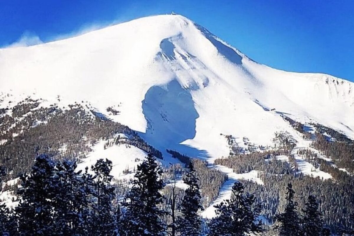 4. Człowiek cień Proste zdjęcie krajobrazu górskiego? Nie do końca. Autorowi fotografii udało się uchwycić niezwykłą iluzję optyczną. Na śniegu widzimy wyraźny cień przedstawiający twarz mężczyzny.