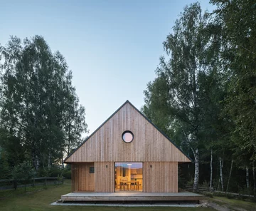 Drewniany dom w lesie, projekt Les Archinautes Linka, Les Archinautes