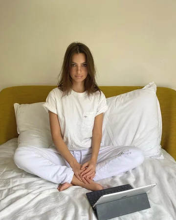 Emily Ratajkowski 