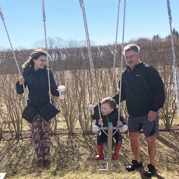 Hilaria Baldwin z rodziną 