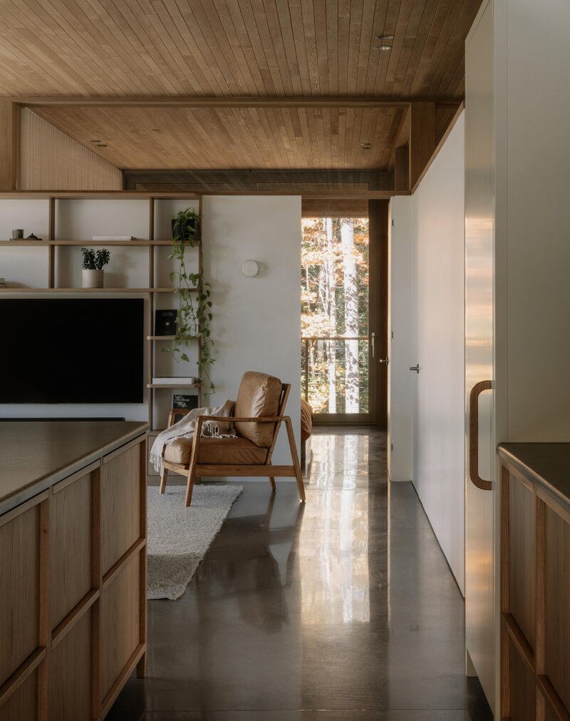 Dom zawieszony nad zboczem, gdzie konstrukcja, światło i&nbsp;materia tworzą sp&oacute;jną relację z&nbsp;krajobrazem, projekt Mati&egrave;re Premi&egrave;re Architecture