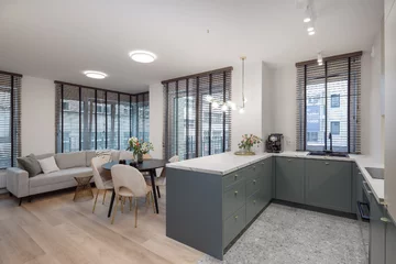 Kuchnia otwarta na salon, proj. Decoroom 