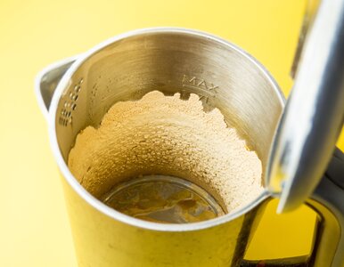 Miniatura: Wsyp 2 łyżki do czajnika i zagotuj. Kamień...