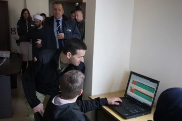 Premier Mateusz Morawiecki w Libanie Drugi dzień wizyty premiera Mateusza Morawieckiego w Libanie to m.in. wizytacja wybranych projektów pomocowych Polskiego Centrum Pomocy Międzynarodowej w prowincji Akkar.