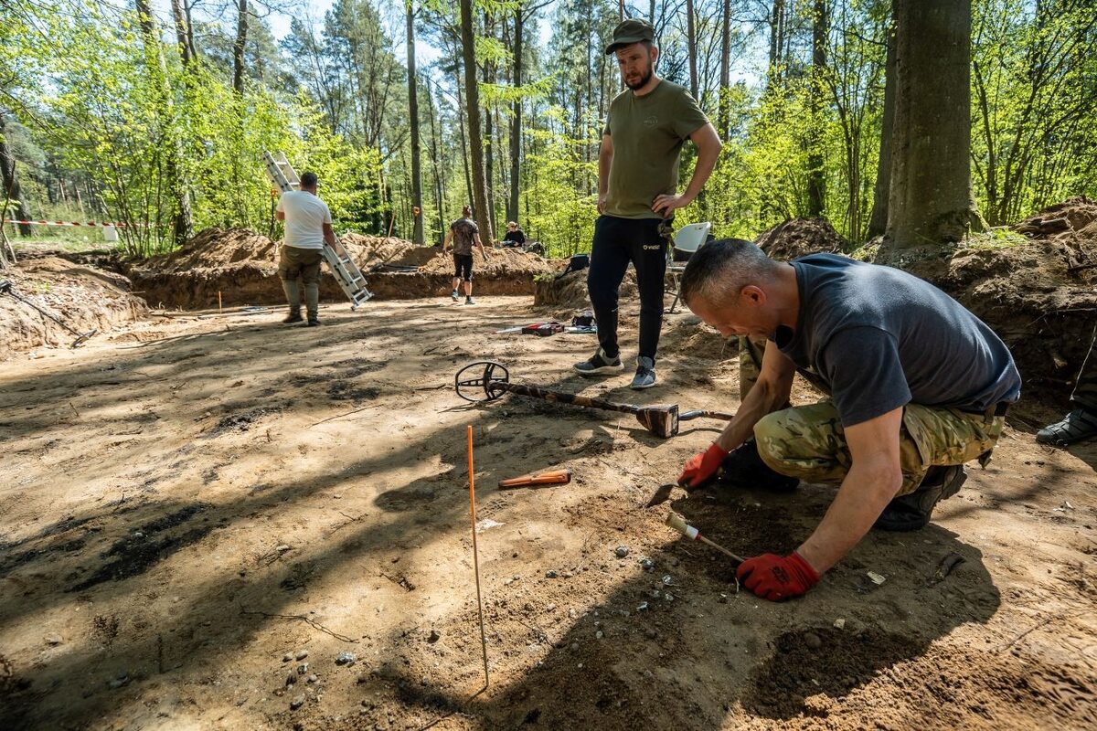 Odkrycie zbiorowej mogiły ofiar zbrodni w Lesie Szpęgawskim 