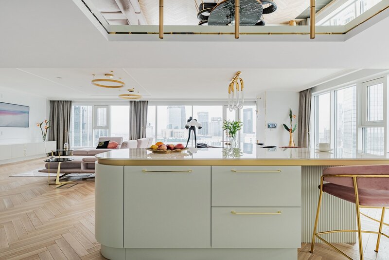 Lustro jako element architektury wnętrza &ndash; odpowiednio zaplanowane porządkuje przestrzeń, wzmacnia światło i&nbsp;buduje głębię aranżacji