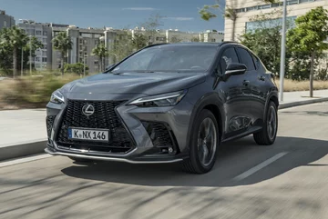 Nowy Lexus NX 450h+ 