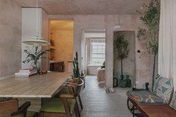 Śródziemnomorski klimat w pochmurnym Londynie, projekt Red Deer downloadfor.press, red deer