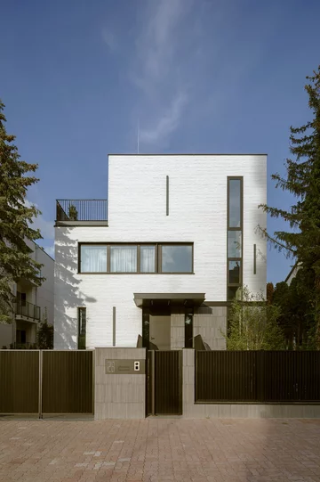Dom Wertykalny w Wilanowie autorstwa Exterio Architektura