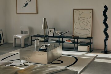Artystyczna kreska, organiczne formy i&nbsp;świadoma niedoskonałość &ndash; trend Living Sketches zamienia wnętrze w&nbsp;przestrzeń inspirowaną procesem tw&oacute;rczym, gdzie detal i&nbsp;linia grają gł&oacute;wną rolę