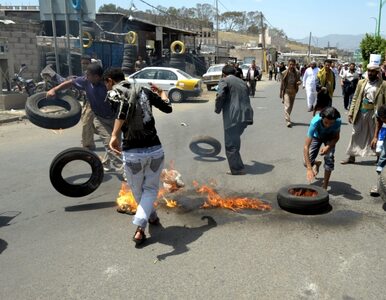 Miniatura: Jemen: policja strzałami rozprasza...