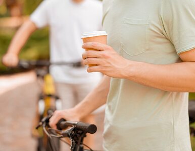 Jeździsz na rowerze i pijesz kawę? Sprawdź, co mówią o tym naukowcy
