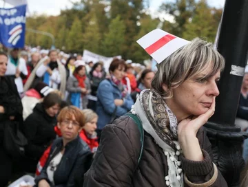 Pielęgniarki przed KPRM (fot. PAP/Paweł Supernak)