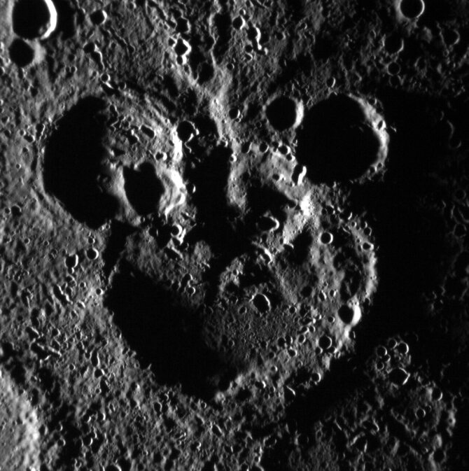 Podobizna Myszki Miki na Merkurym?