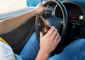 Jeden samochód i troje pijanych w sztok kierowców. Czy kary powinny być...